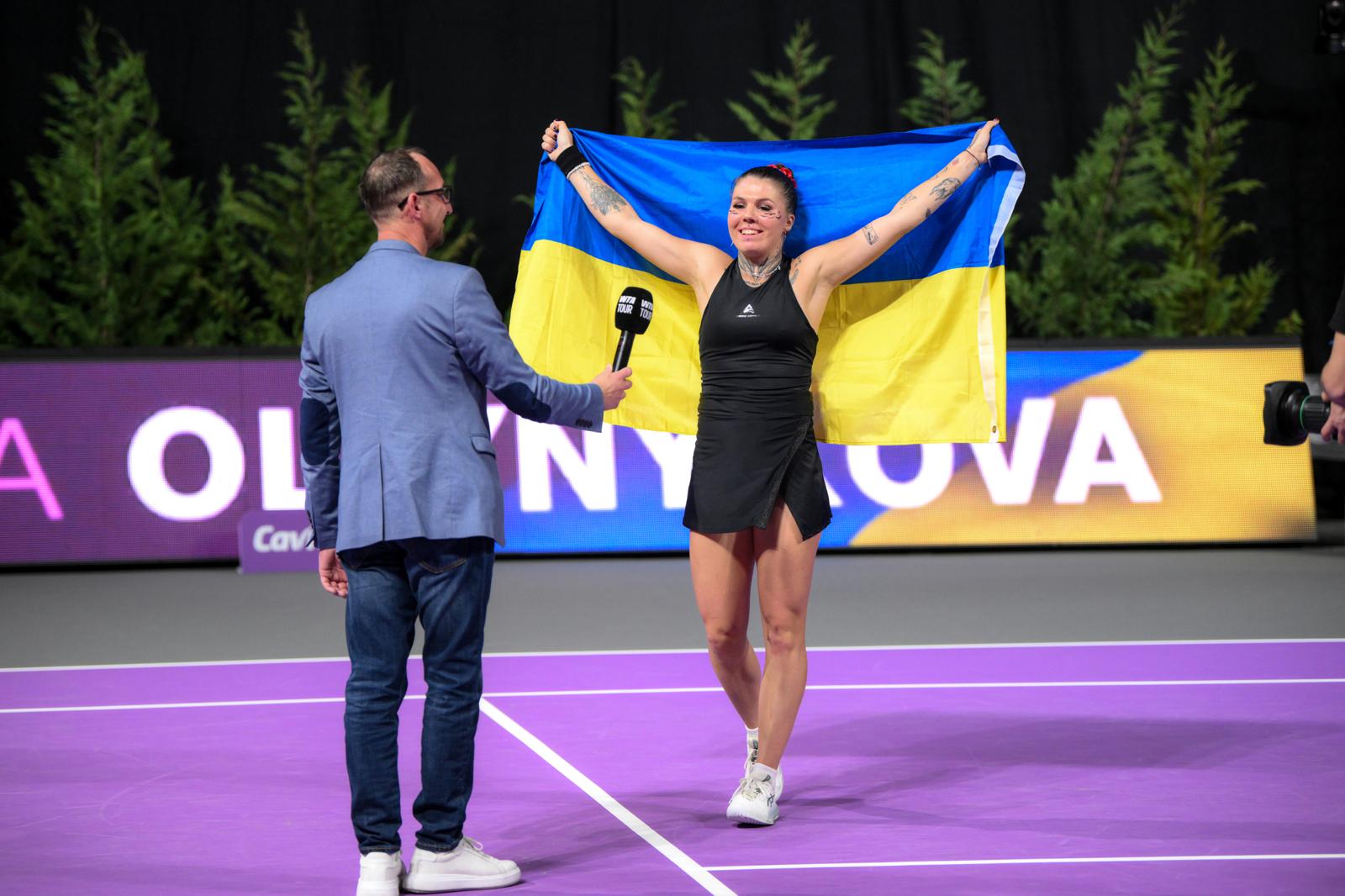 Oleksandra Oliynykova with the Ukrainian flag after a match victory in Cluj-Napoca, 2026